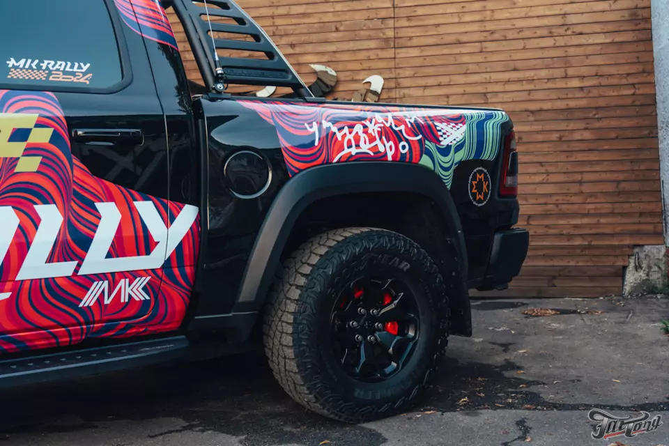 Подготовка RAM TRX для участия в MK Rally 2024: установка тормозной системы Brembo, окрас суппортов, оснащение кузова крышкой и дополнительной розеткой